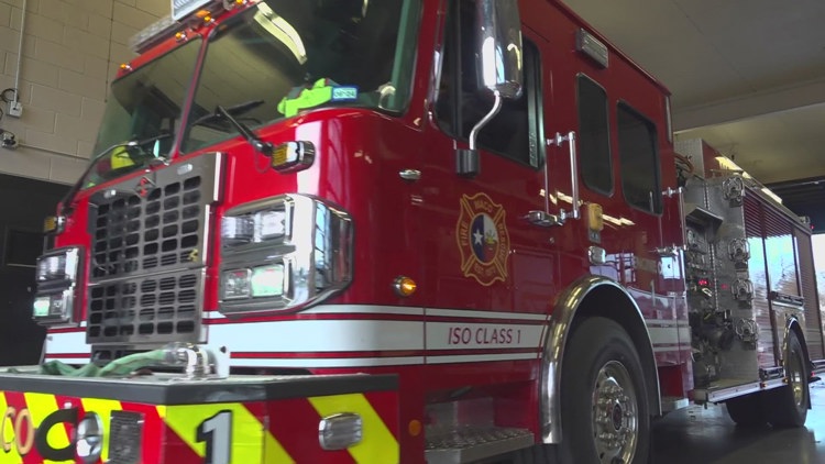 Waco fire crews responding to gas line break on McKenzie Avenue